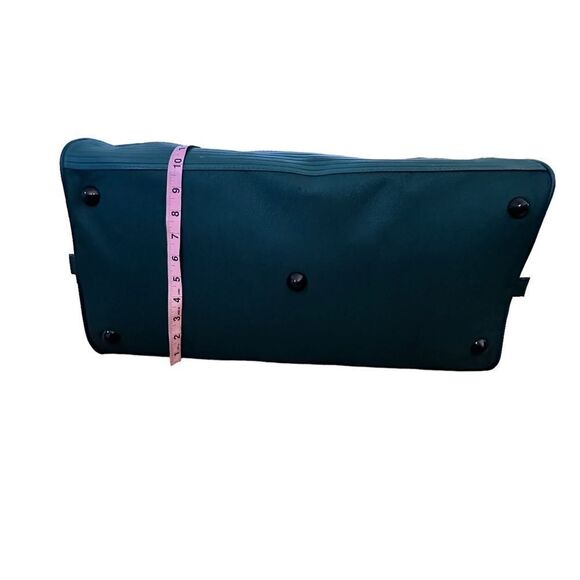 Delsey ~ Green Overnight/Duffle Bag ~ Gently used ~ shoulder strap included - Picture 10 of 12